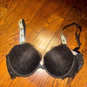 32 D Victoria’s Secret push up bra never worn